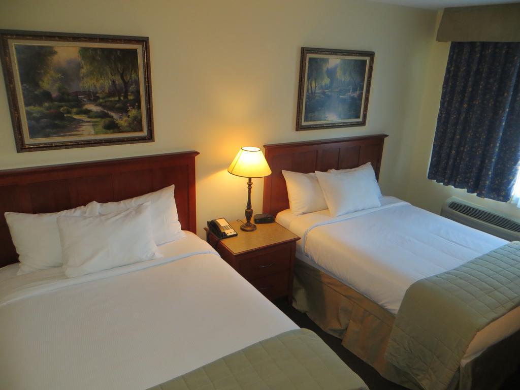 Hotel St-Bernard Saint-Bernard-de-Lacolle Habitación foto
