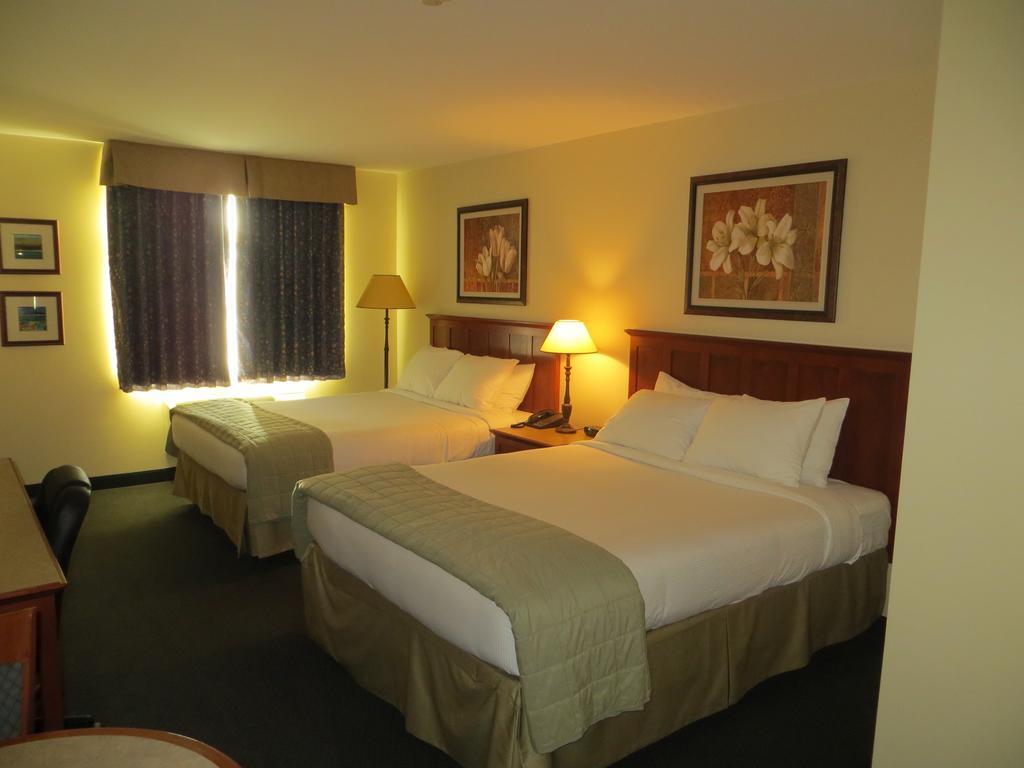 Hotel St-Bernard Saint-Bernard-de-Lacolle Habitación foto
