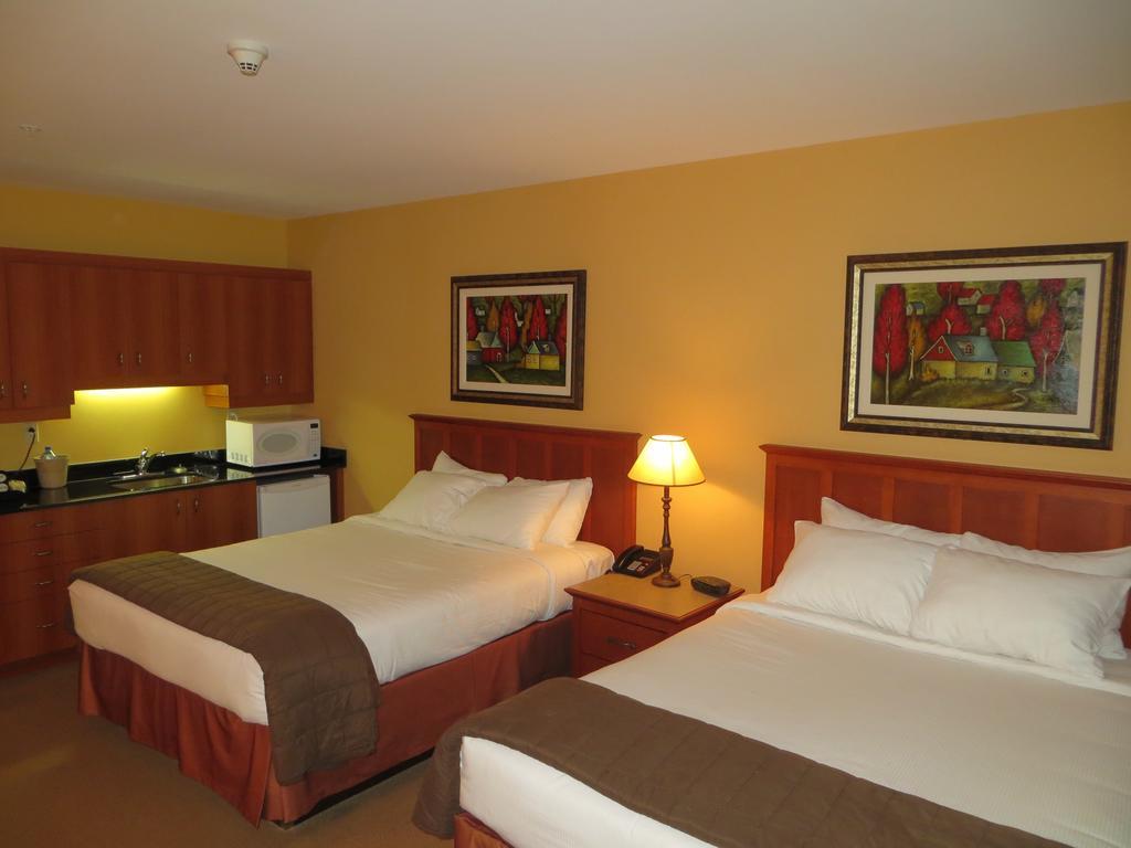 Hotel St-Bernard Saint-Bernard-de-Lacolle Habitación foto