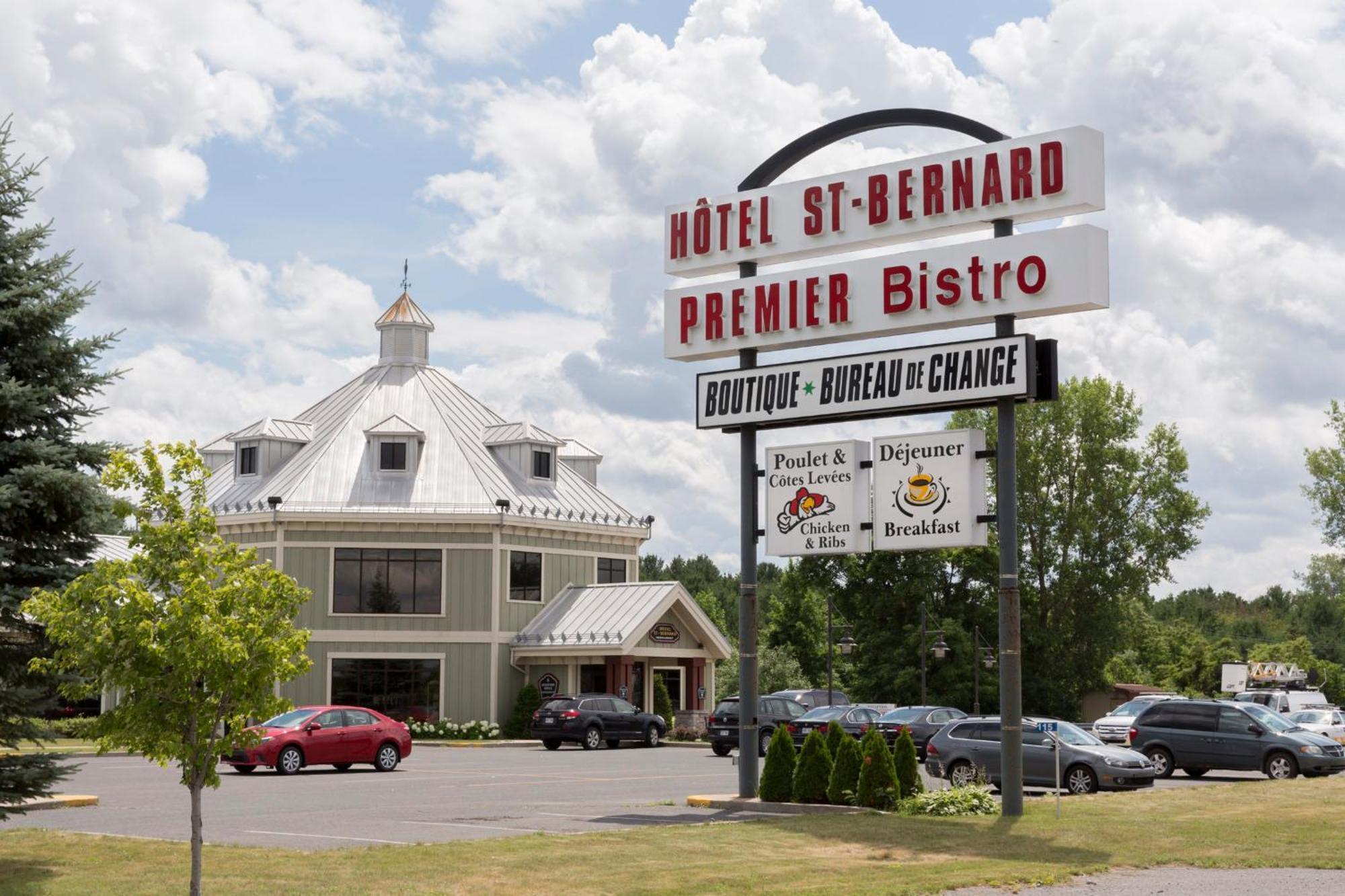Hotel St-Bernard Saint-Bernard-de-Lacolle Exterior foto