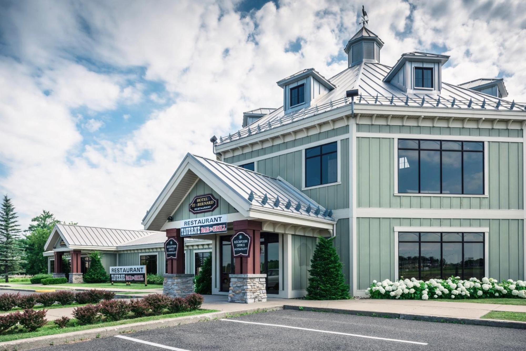 Hotel St-Bernard Saint-Bernard-de-Lacolle Exterior foto